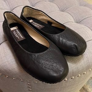 Manitobah Mukluks Leather Earth Moccasin Tobacco Grained